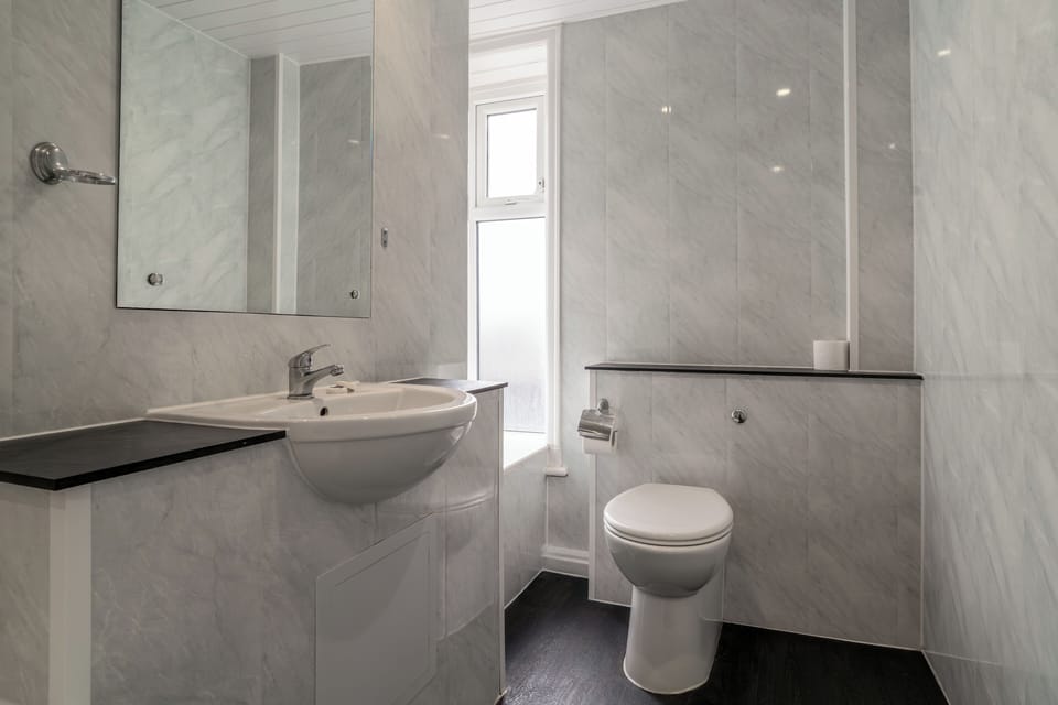 Twin Room, Sea View | Bathroom | Hair dryer, towels, toilet paper