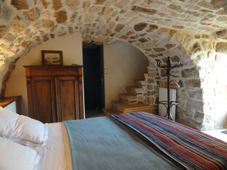 Comfort Suite, 2 Bedrooms, 2 Bathrooms (2 bedrooms  equals  rate for 4 people) | Desk, free WiFi, bed sheets