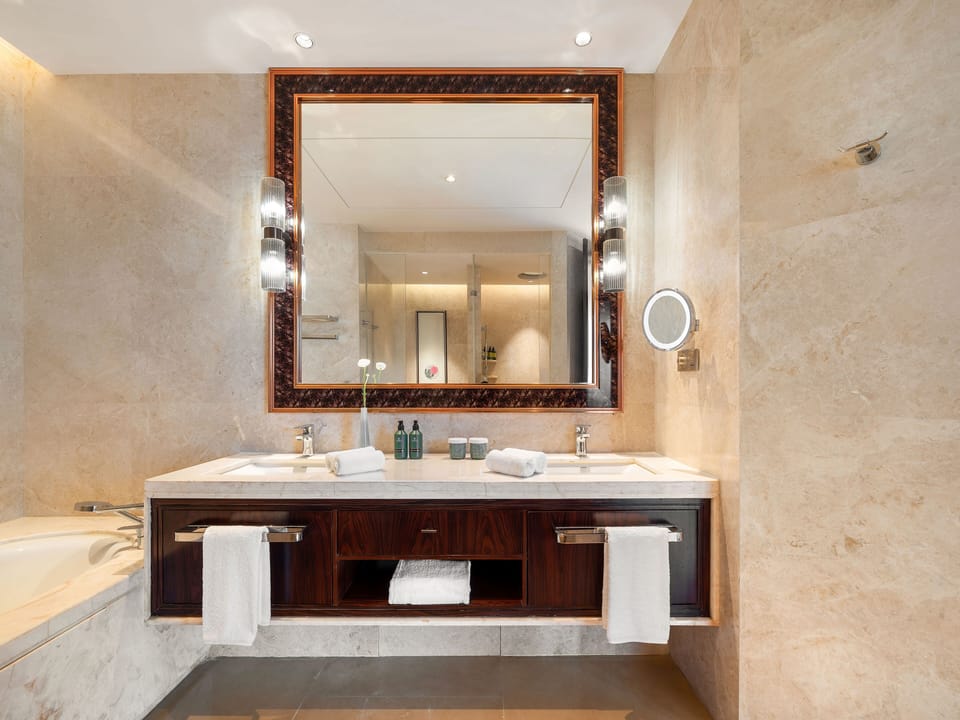 Separate tub and shower, deep soaking tub, rainfall showerhead