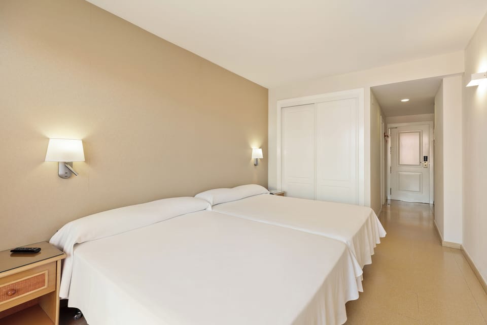 Minibar, in-room safe, free WiFi, bed sheets