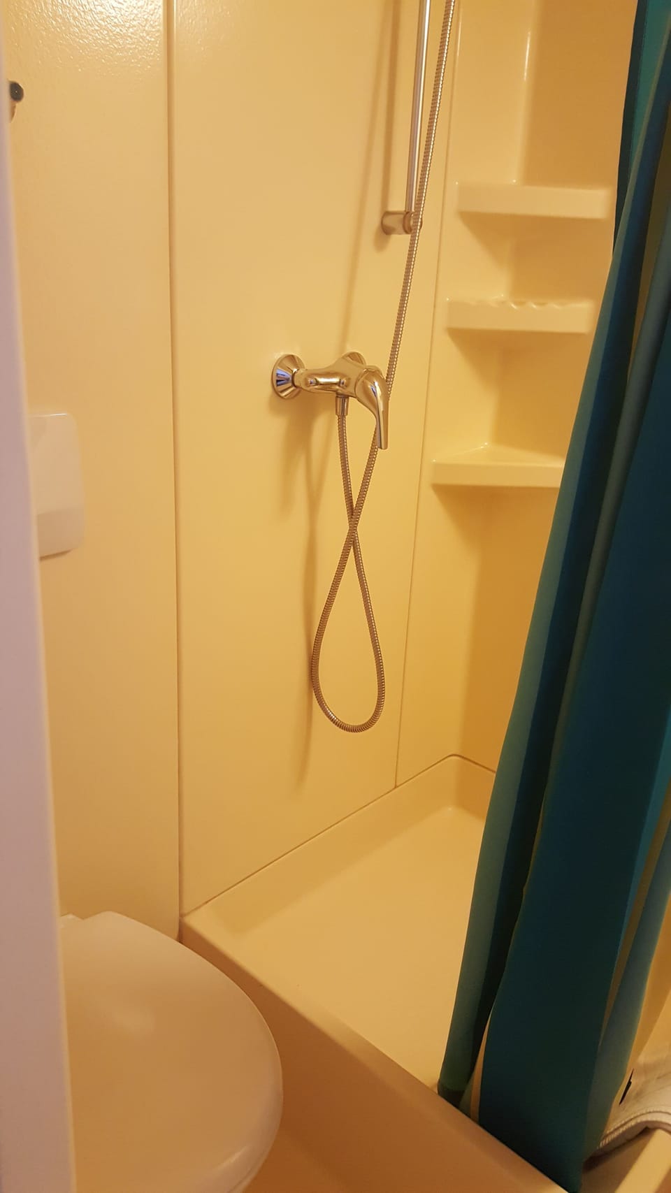 Double Room | Bathroom | Shower, free toiletries, hair dryer, towels