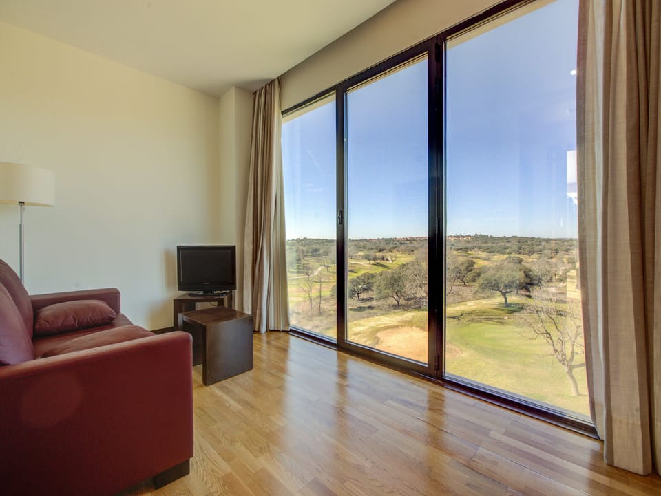 Junior Suite | In-room safe, individually furnished, desk, laptop workspace