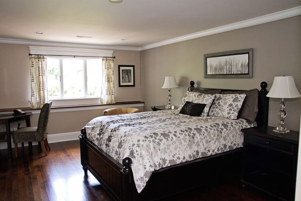 Room, 1 Queen Bed, Balcony (Cassie's Room) | Free WiFi, bed sheets