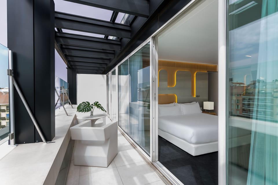 Suite, Bathtub | 1 bedroom, minibar, in-room safe, desk