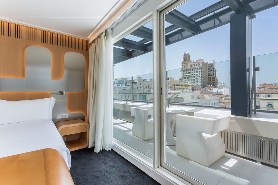 Mini Suite | 1 bedroom, minibar, in-room safe, desk