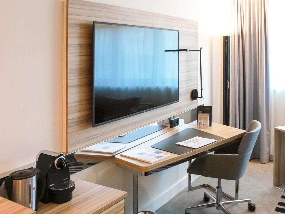 In-room safe, desk, blackout drapes, free cribs/infant beds