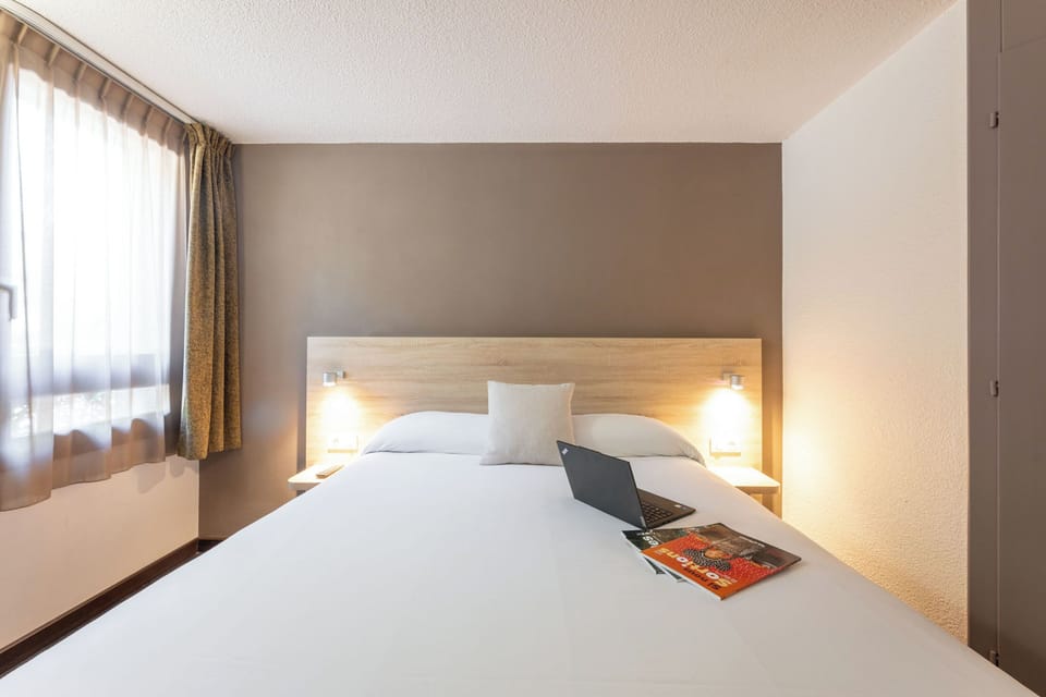 Double Room | Desk, blackout drapes, soundproofing, iron/ironing board