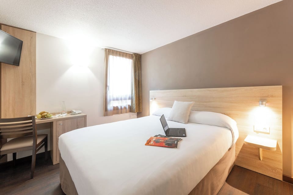 Double Room | Desk, blackout drapes, soundproofing, iron/ironing board