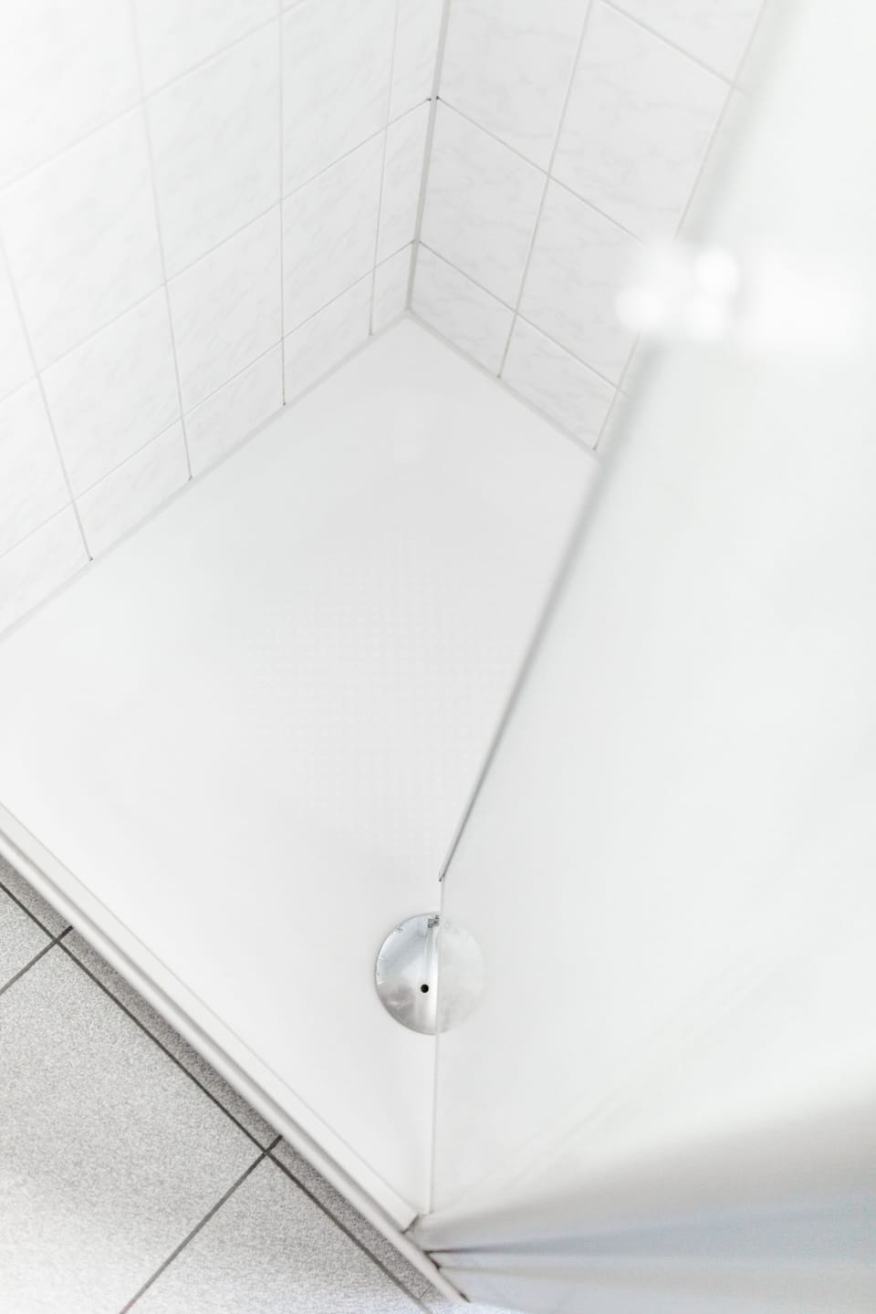 Standard Single Room | Bathroom | Shower, free toiletries, towels
