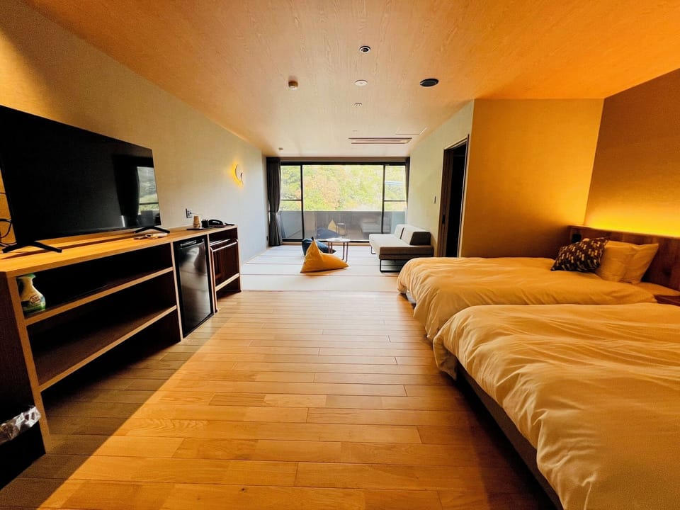 Deluxe Room | In-room safe, blackout drapes, free WiFi, bed sheets