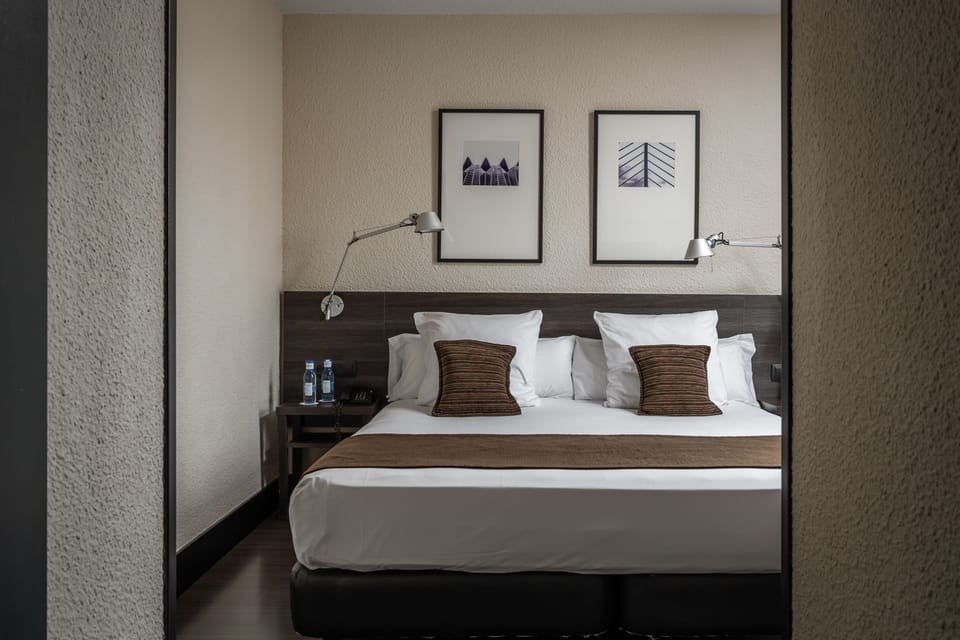 Standard Triple Room, 3 Twin Beds | Minibar, in-room safe, blackout drapes, free WiFi