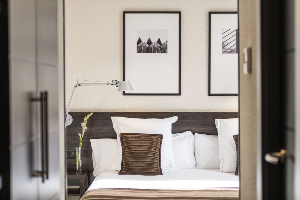 Minibar, in-room safe, blackout drapes, free WiFi