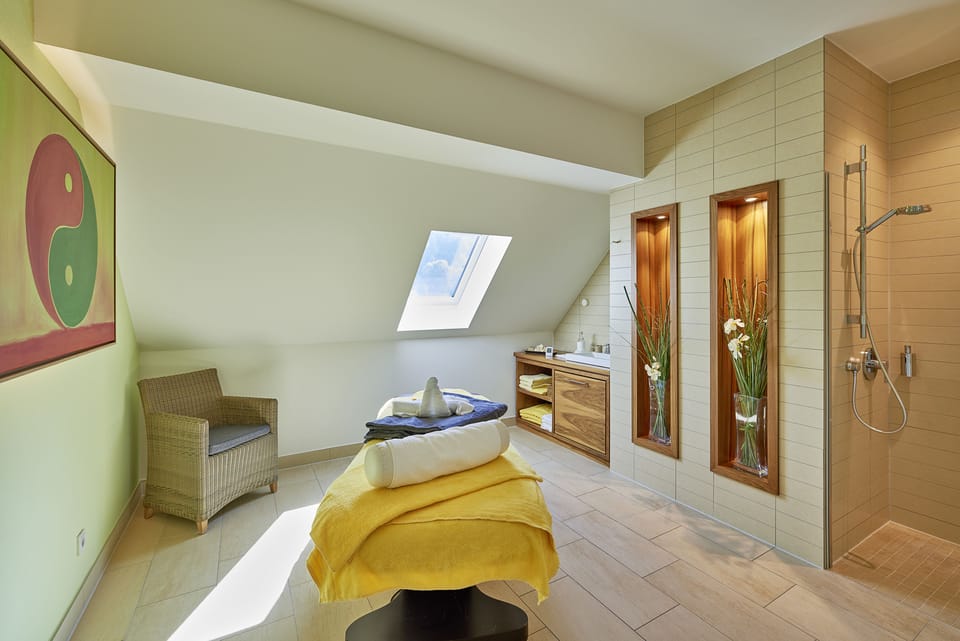 Couples treatment rooms, sauna, steam room, body treatments, body wraps