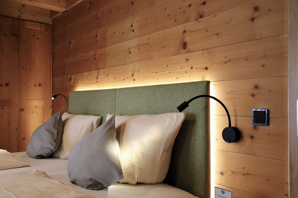 Double Room, Balcony | Hypo-allergenic bedding, in-room safe, desk, free WiFi