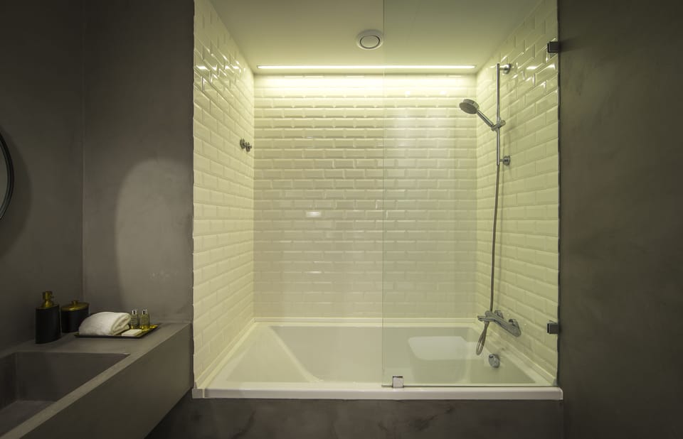 Double or Twin Room | Bathroom shower