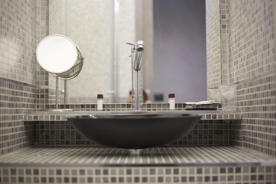 Double Room | Bathroom | Shower, free toiletries, hair dryer, towels
