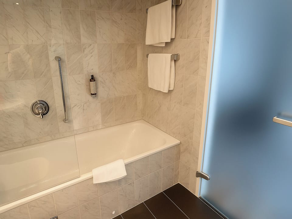 Comfort Double Room | Bathroom | Combined shower/tub, deep soaking tub, free toiletries, hair dryer