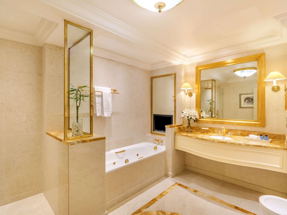 Royal Suite (Gold) | Premium bedding, minibar, in-room safe, desk