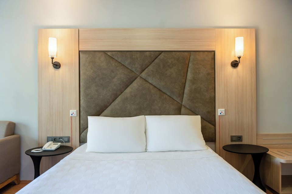 Minibar, in-room safe, desk, iron/ironing board