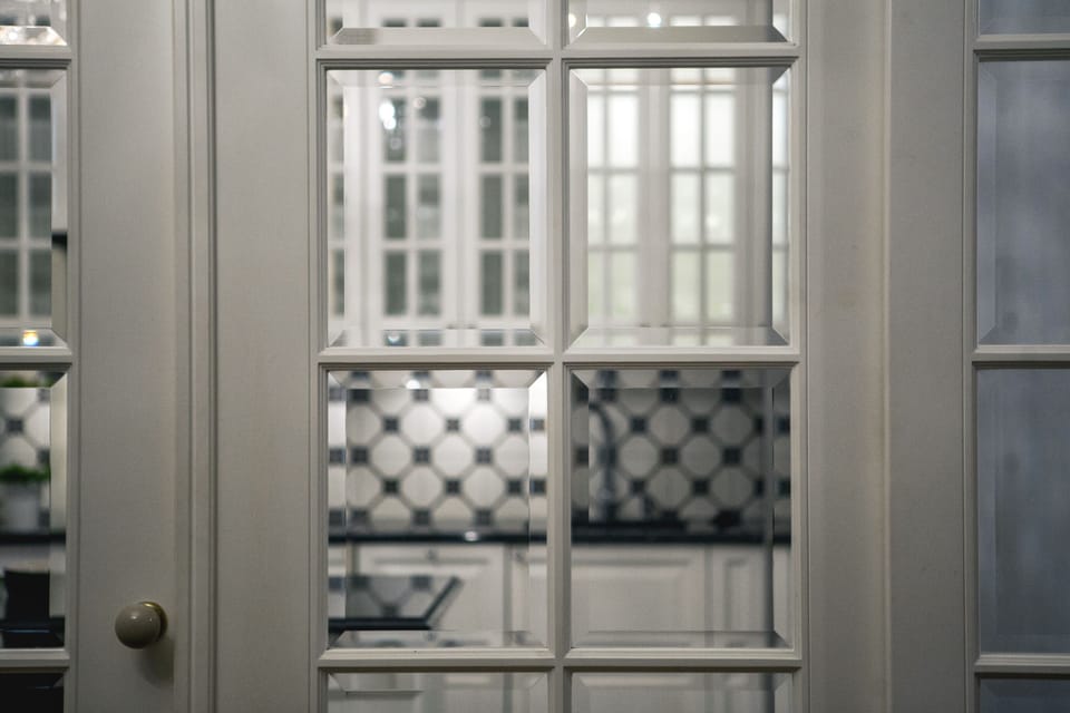 Royal Apartment | Private kitchen | Fridge, microwave, stovetop, electric kettle
