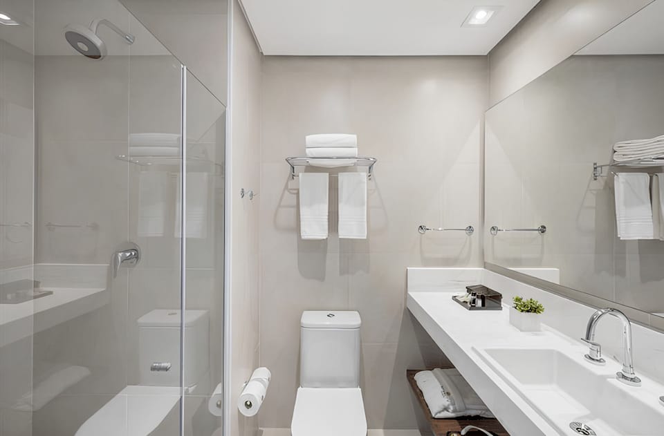 Standard Triple Room, 3 Twin Beds | Bathroom | Shower, free toiletries, hair dryer, towels