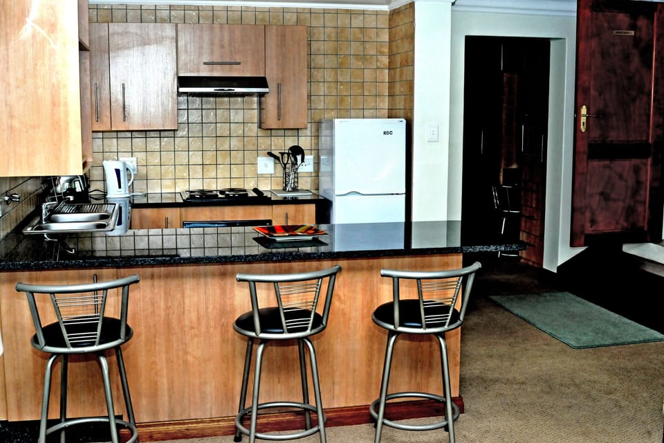 Comfort Suite, 1 Bedroom | Private kitchen | Fridge, coffee/tea maker