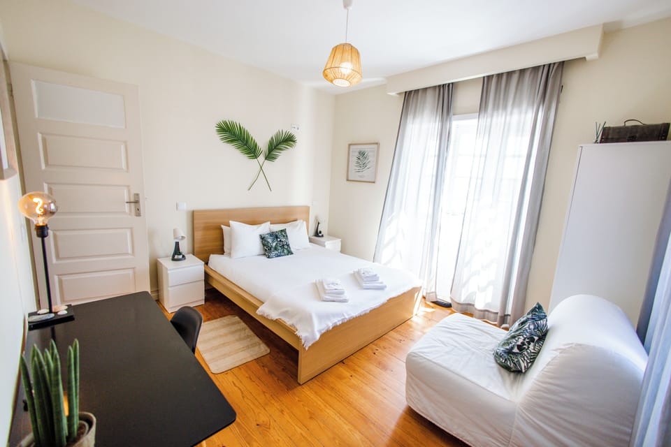 Double Room, Private Bathroom (Rua 4) | Hypo-allergenic bedding, individually decorated, blackout drapes