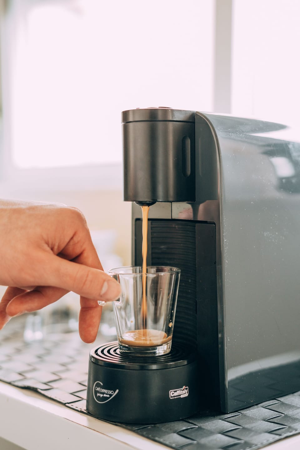 Twin Room, shared bathroom (Av. 8) | Coffee and/or coffee maker