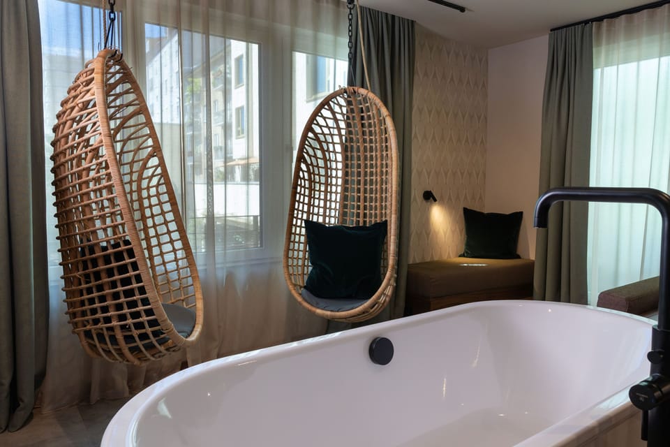 Hideaway Cocoon | Deep soaking bathtub