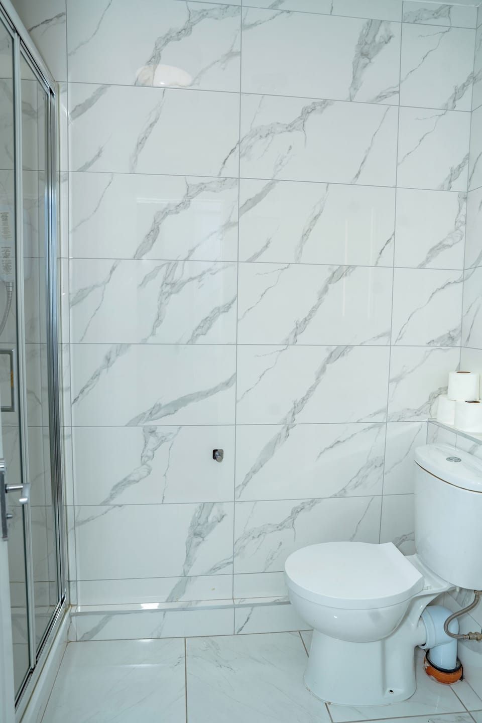 Room | Bathroom | Combined shower/tub, hair dryer, towels