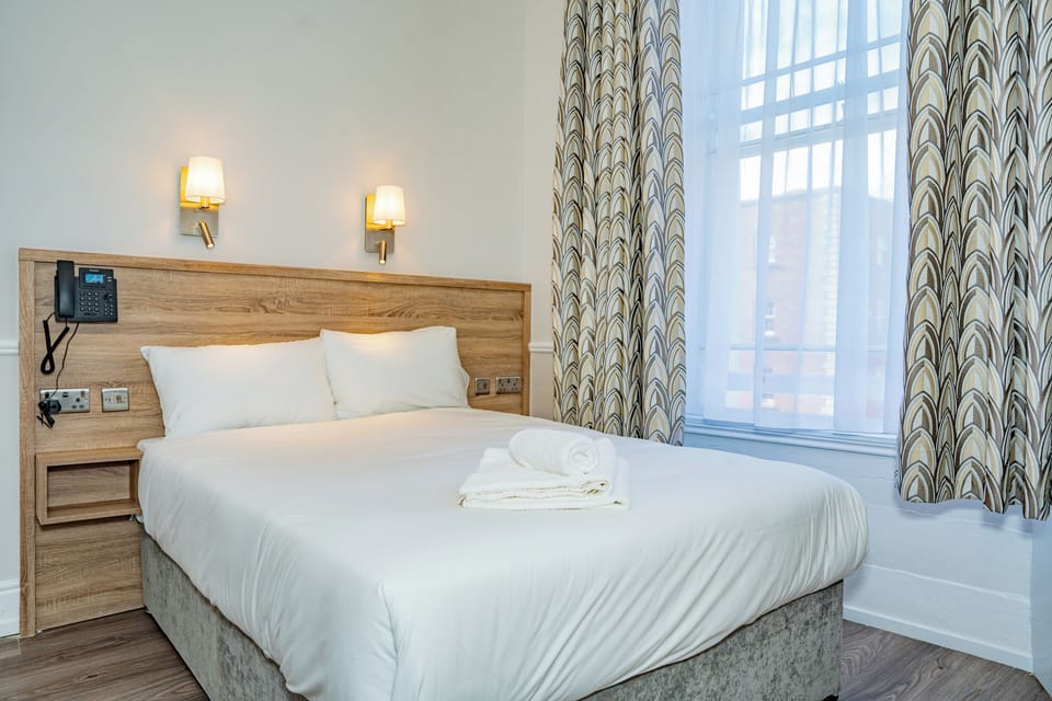Double Room | Desk, iron/ironing board, free WiFi