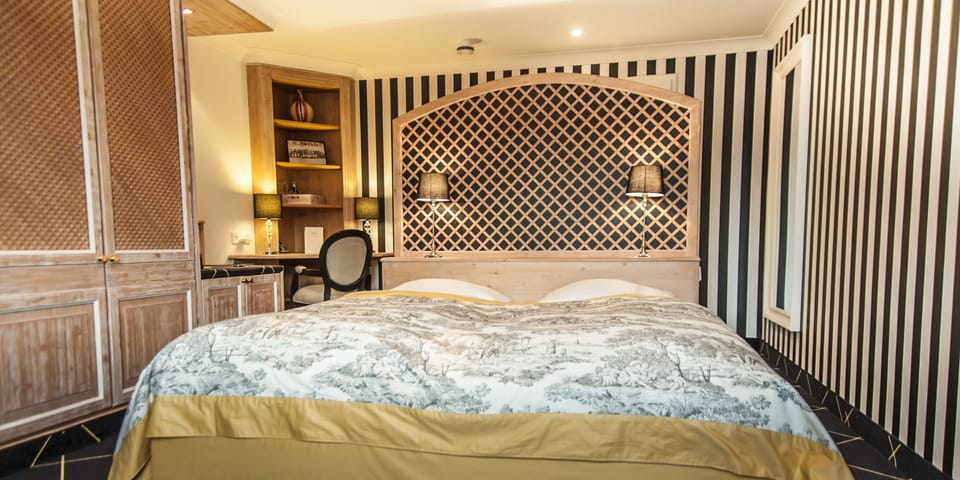Hypo-allergenic bedding, in-room safe, individually decorated