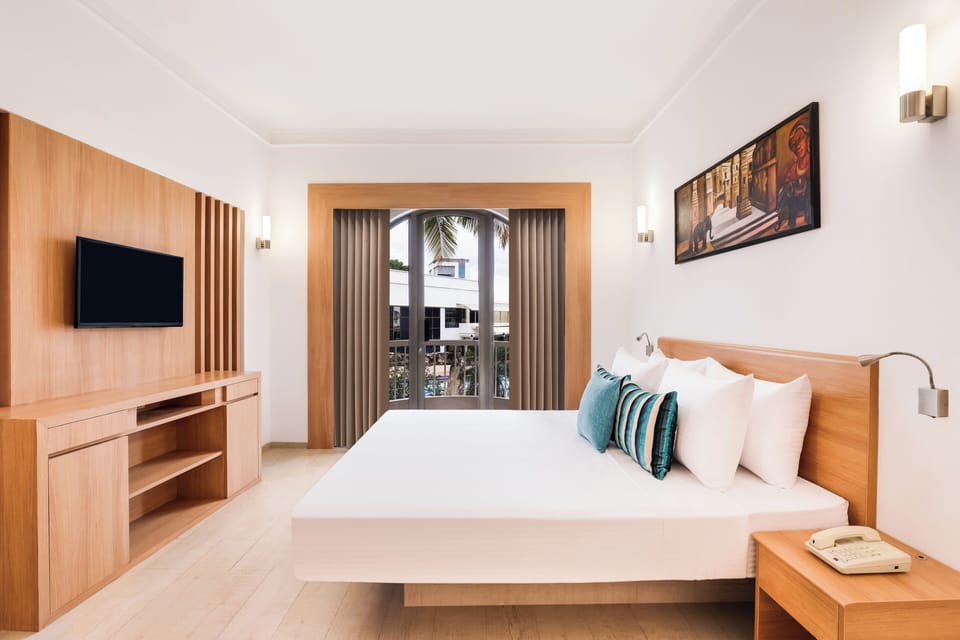 Executive Suite | Egyptian cotton sheets, premium bedding, minibar, in-room safe