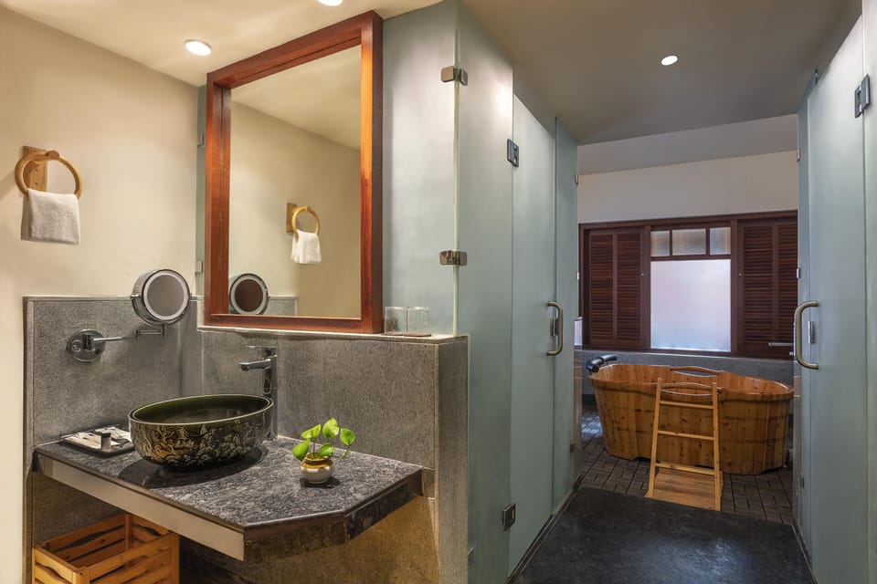 Combined shower/tub, free toiletries, hair dryer, bathrobes