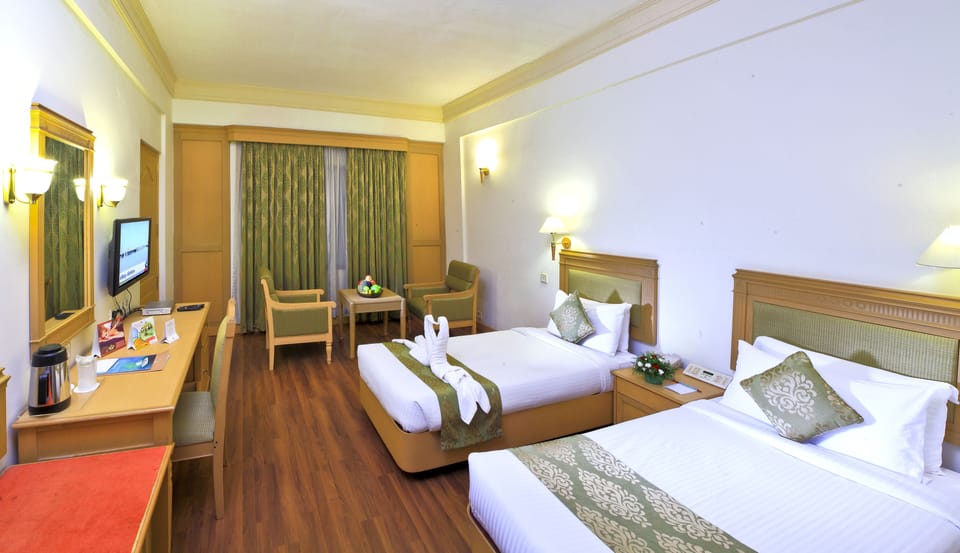 Superior Double Room, 1 King Bed | Minibar, in-room safe, soundproofing, iron/ironing board