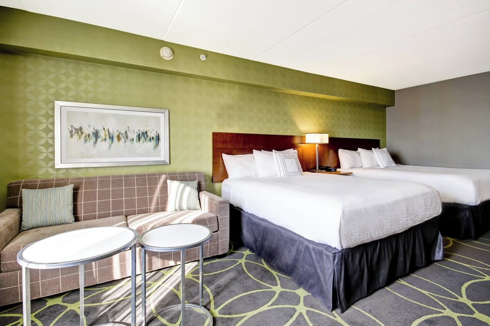 Hypo-allergenic bedding available, in-room safe, desk, blackout drapes