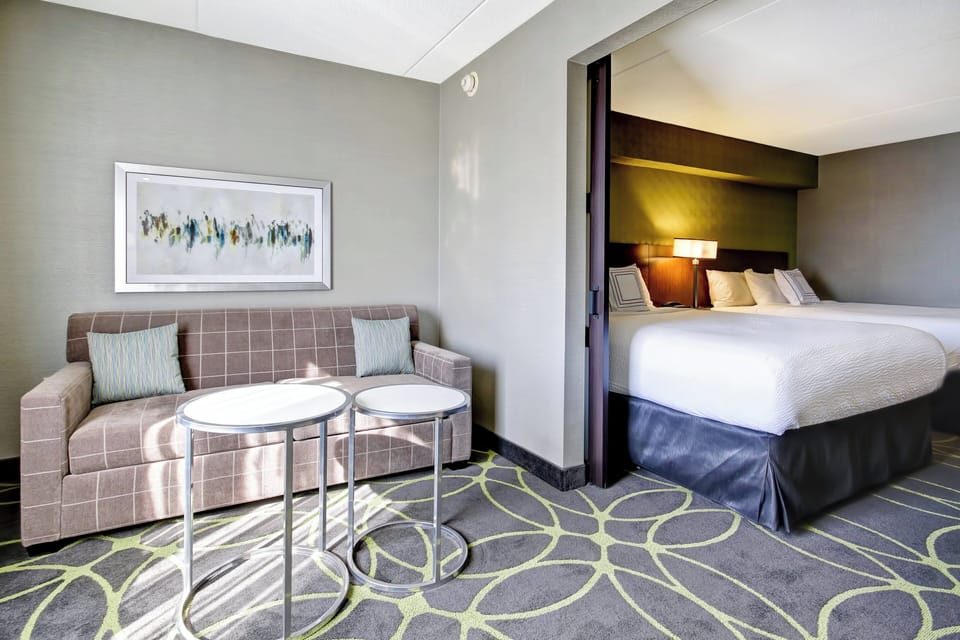 Hypo-allergenic bedding available, in-room safe, desk, blackout drapes