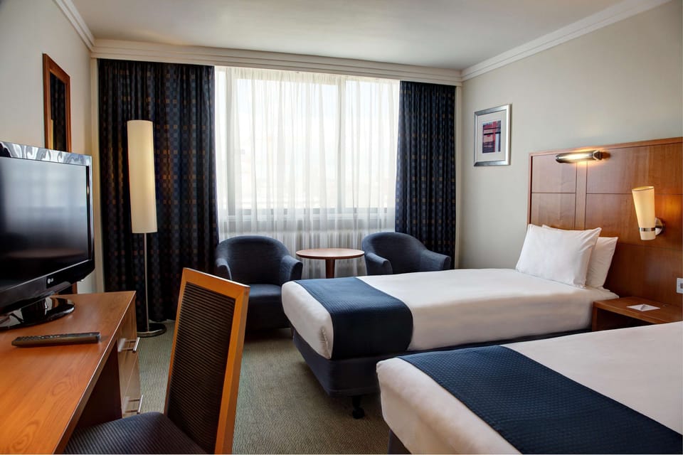 Standard Room, 2 Twin Beds, Non Smoking | Desk, laptop workspace, soundproofing, iron/ironing board