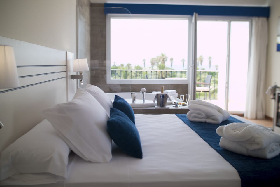 Junior Suite, Terrace | Minibar, in-room safe, desk, soundproofing