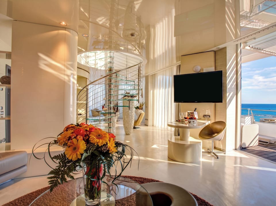 Luxury Suite, 2 Bedrooms, Sea View | Minibar, in-room safe, soundproofing, WiFi (free)