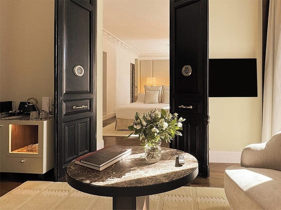 Premium bedding, down comforters, minibar, in-room safe