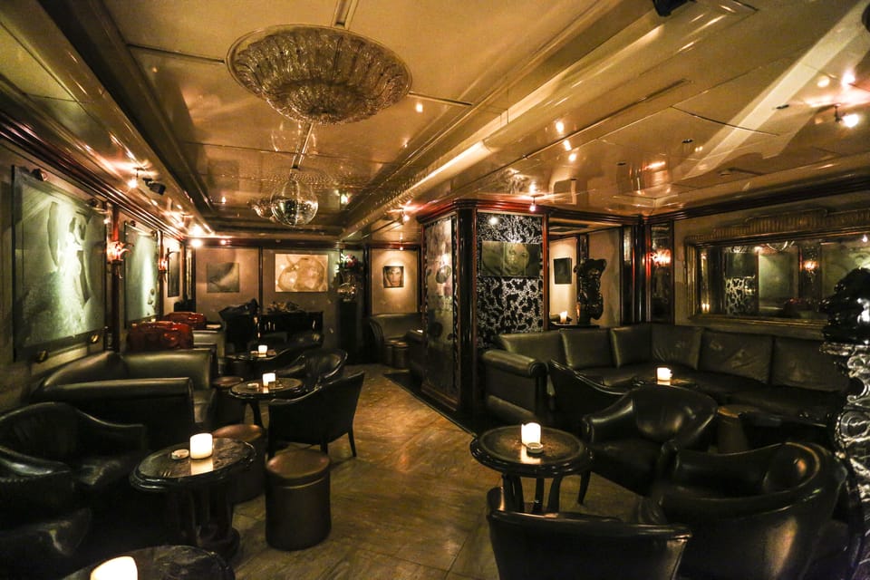 2 bars/lounges, piano bar