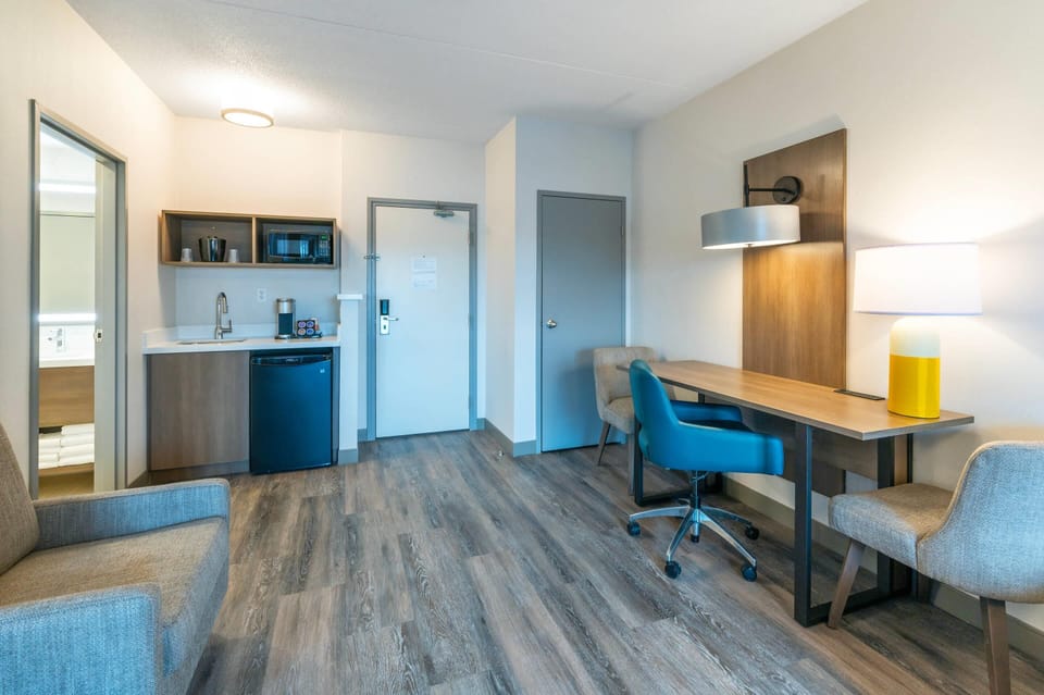 1 King Bed, 1 Bedroom Suite | 1 bedroom, hypo-allergenic bedding, desk, laptop workspace