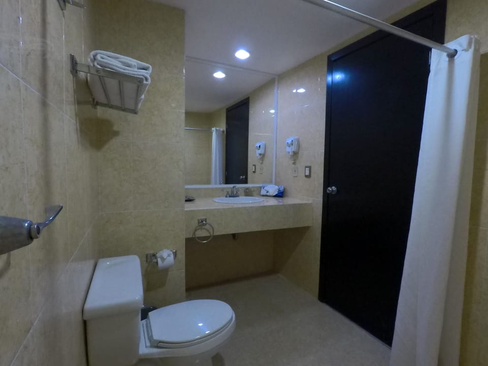 Standard Single Room | Bathroom | Shower, free toiletries, hair dryer, towels