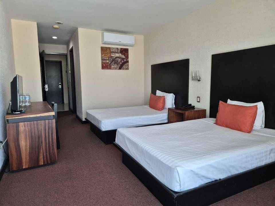 Double Room | Pillowtop beds, in-room safe, desk, WiFi (free)
