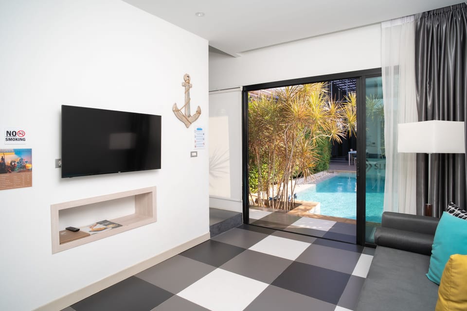 Duplex Pool Access | Rollaway beds, free WiFi, bed sheets