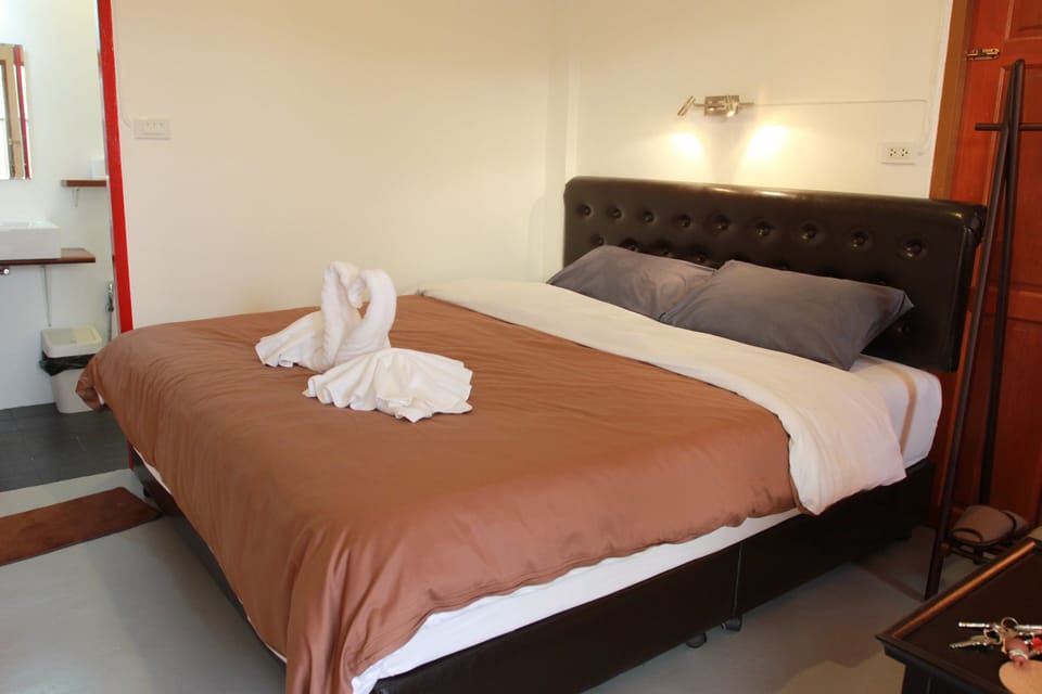 Deluxe Room | Free minibar items, in-room safe, soundproofing, free WiFi