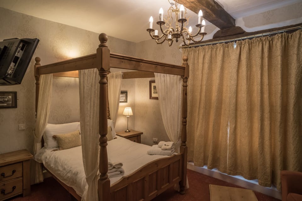 Desk, free WiFi, bed sheets