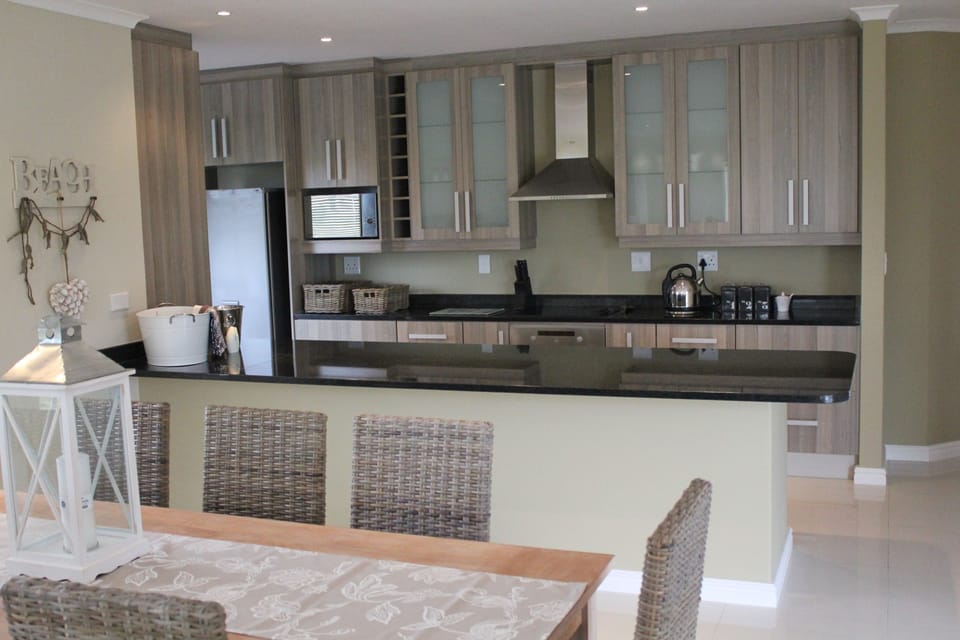 Comfort House, 3 Bedrooms, Kitchen, Golf View | In-room dining