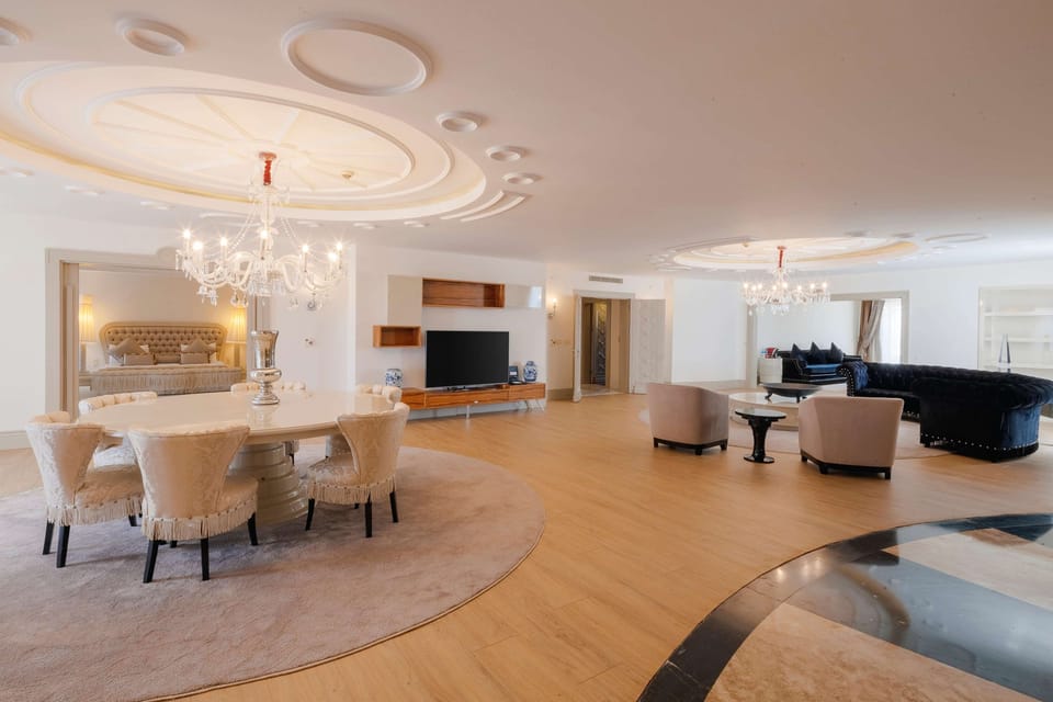 Royal Suite | Premium bedding, minibar, in-room safe, individually decorated